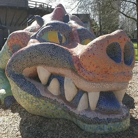 Pleasant In Lana